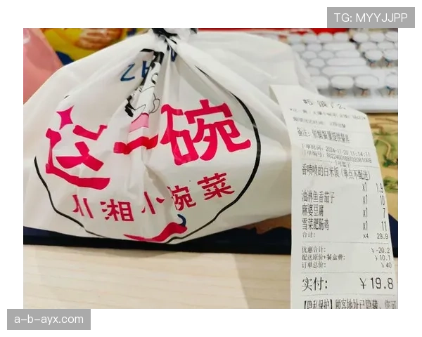 刷到安赛龙的早餐摆盘，豪华酒店既视感，我的外卖盒被羞辱